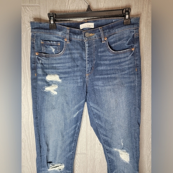 Loft distressed skinny jeans. Size 28/6 - Picture 2 of 5